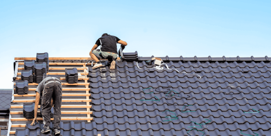 craftsman-builds-a-new-roof-from-ceramic-tiles-2026-01-07-02-14-00-utc